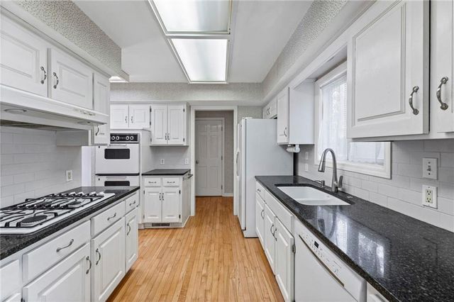 437 W 66th Terrace, Kansas City, MO 64113
