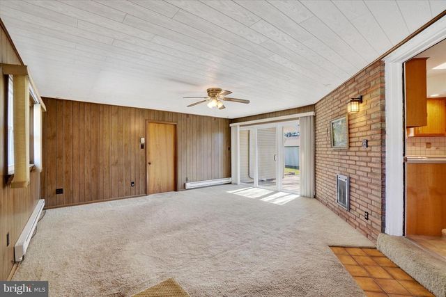 3242 ELMAE DR, Lancaster, PA 17601