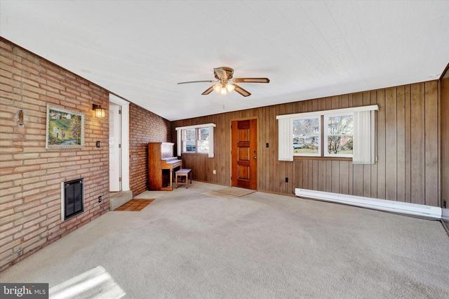 3242 ELMAE DR, Lancaster, PA 17601