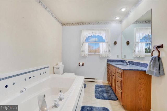 3242 ELMAE DR, Lancaster, PA 17601