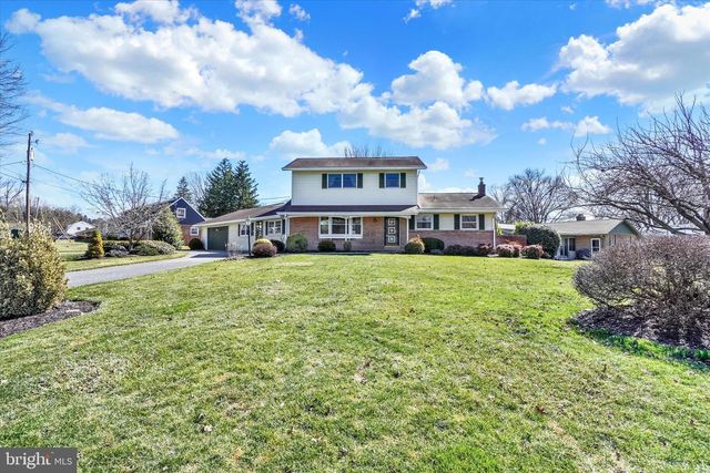3242 ELMAE DR, Lancaster, PA 17601