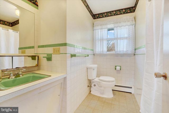 3242 ELMAE DR, Lancaster, PA 17601