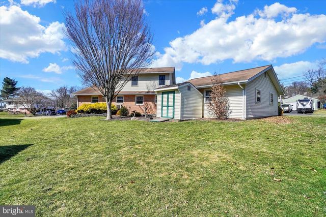 3242 ELMAE DR, Lancaster, PA 17601