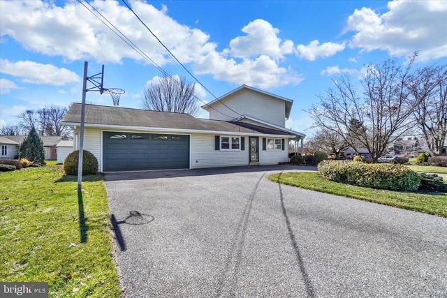 3242 ELMAE DR, Lancaster, PA 17601