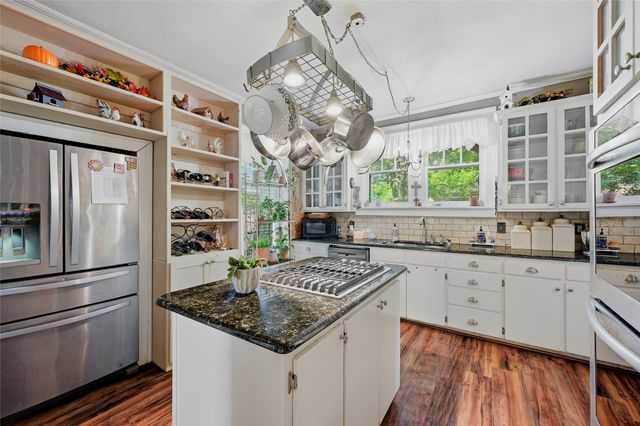 221 W 5th Street, Bonham, TX 75418