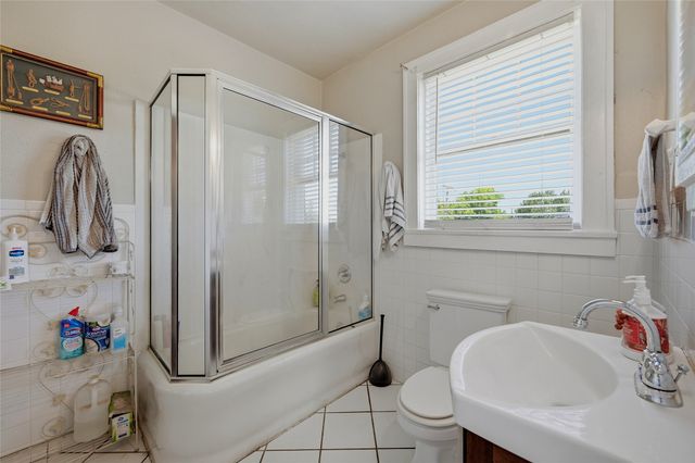 221 W 5th Street, Bonham, TX 75418