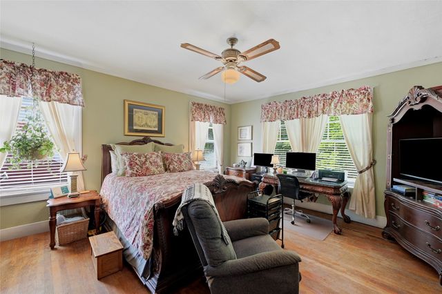 221 W 5th Street, Bonham, TX 75418
