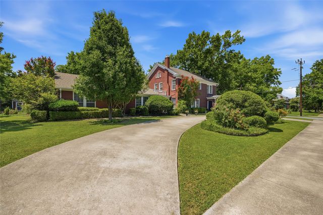 221 W 5th Street, Bonham, TX 75418