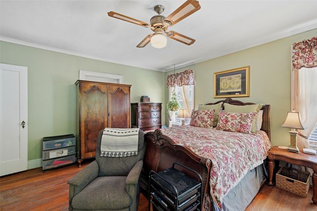 221 W 5th Street, Bonham, TX 75418