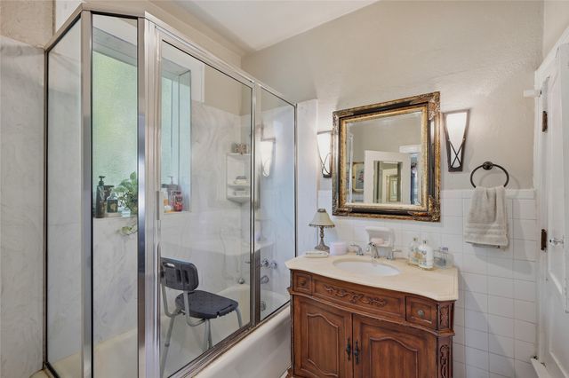 221 W 5th Street, Bonham, TX 75418