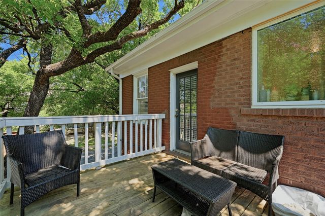 221 W 5th Street, Bonham, TX 75418