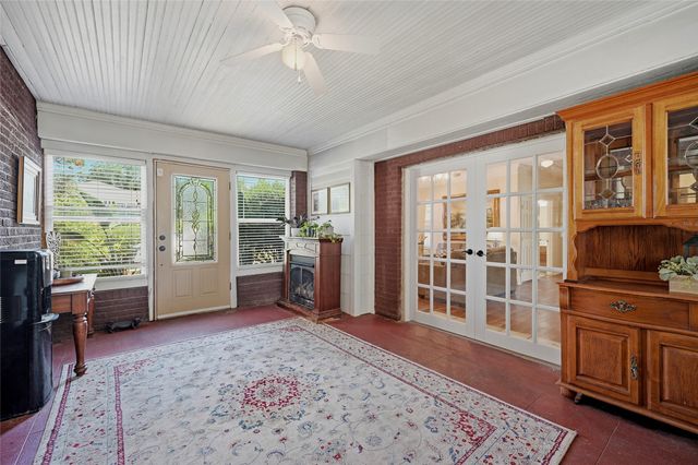 221 W 5th Street, Bonham, TX 75418