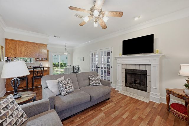 221 W 5th Street, Bonham, TX 75418