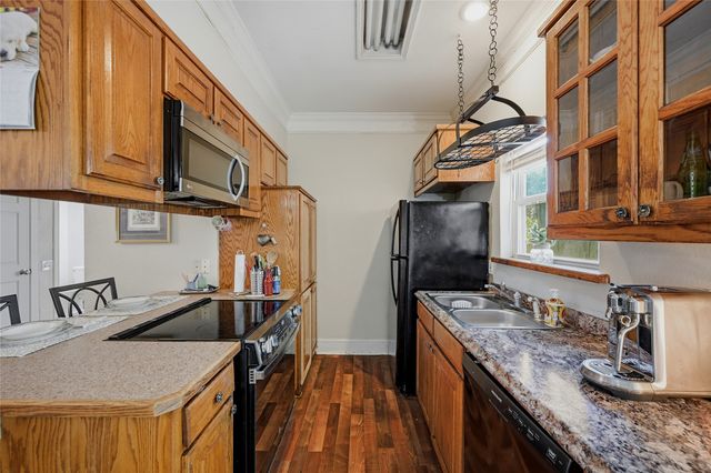 221 W 5th Street, Bonham, TX 75418