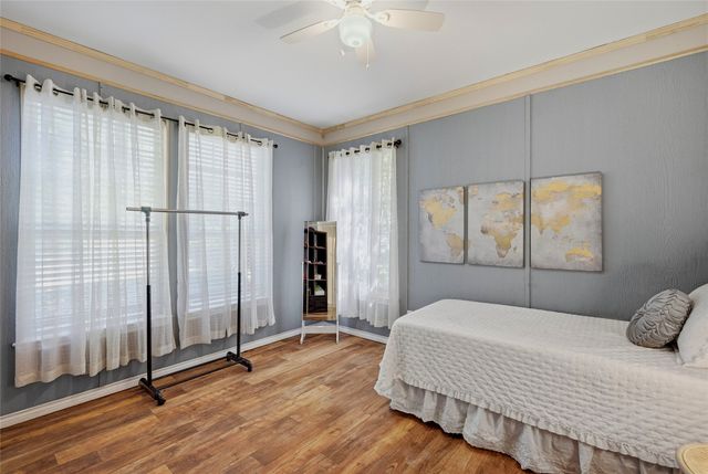 221 W 5th Street, Bonham, TX 75418