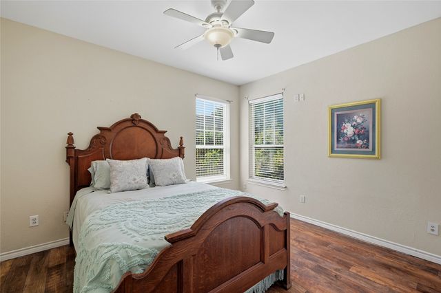 221 W 5th Street, Bonham, TX 75418