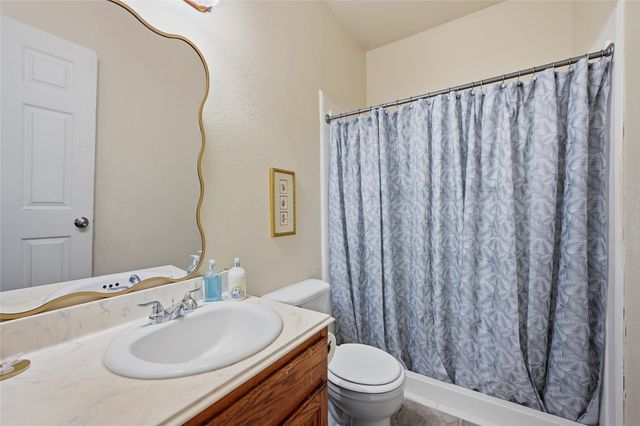 221 W 5th Street, Bonham, TX 75418