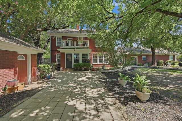 221 W 5th Street, Bonham, TX 75418