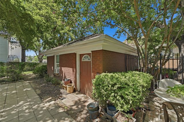 221 W 5th Street, Bonham, TX 75418