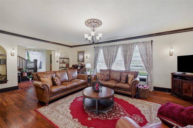 221 W 5th Street, Bonham, TX 75418