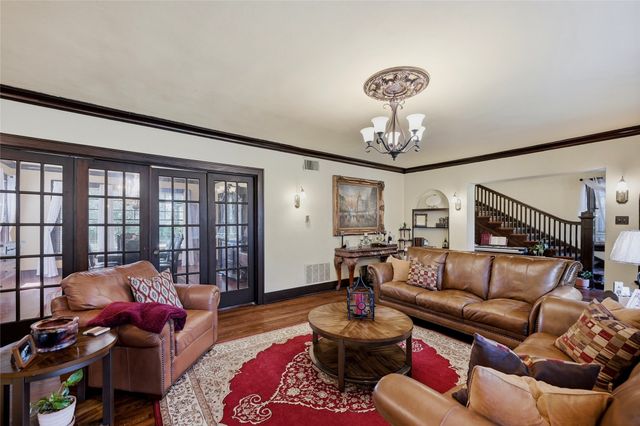 221 W 5th Street, Bonham, TX 75418