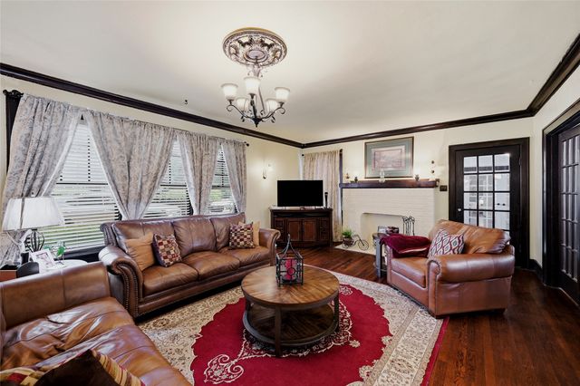 221 W 5th Street, Bonham, TX 75418