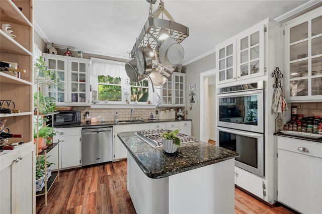 221 W 5th Street, Bonham, TX 75418