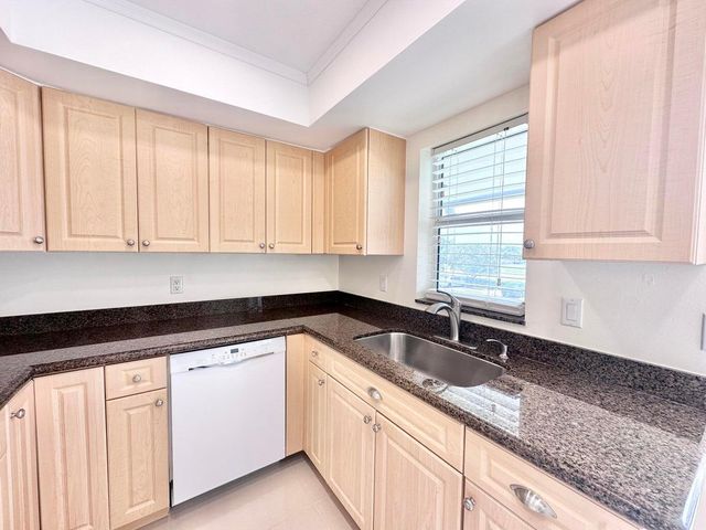 10193 N Military Drive 203, Palm Beach Gardens, FL 33410