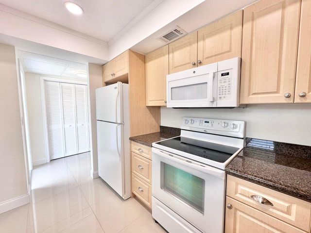 10193 N Military Drive 203, Palm Beach Gardens, FL 33410