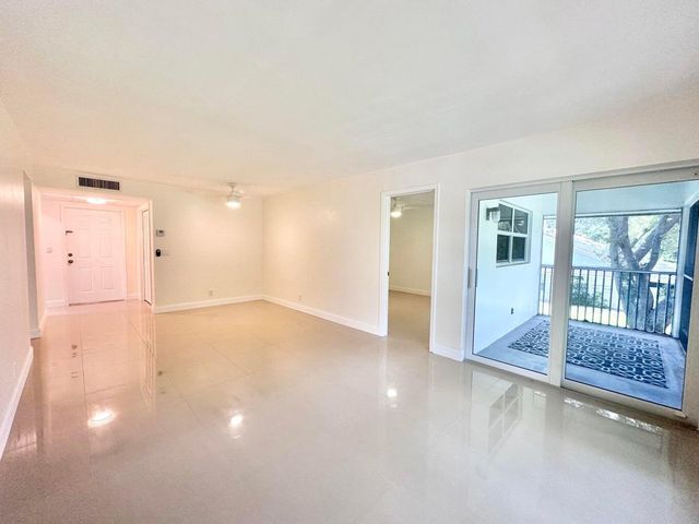 10193 N Military Drive 203, Palm Beach Gardens, FL 33410