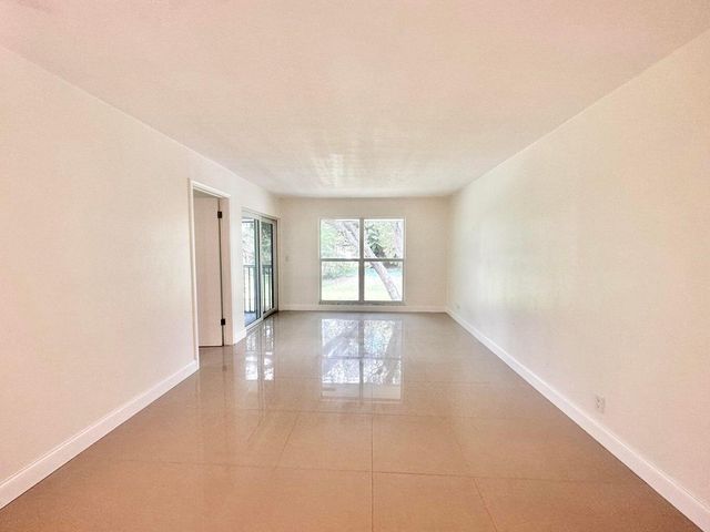 10193 N Military Drive 203, Palm Beach Gardens, FL 33410