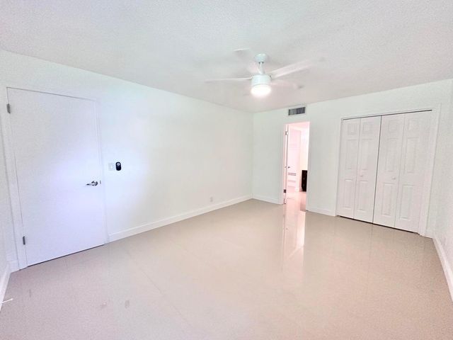 10193 N Military Drive 203, Palm Beach Gardens, FL 33410