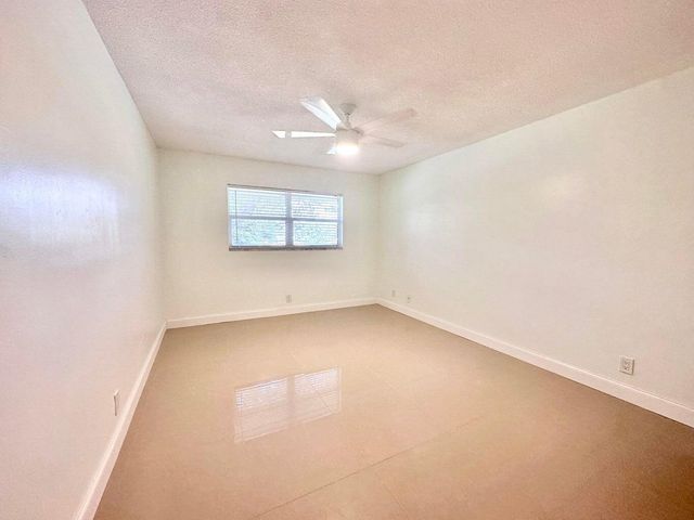 10193 N Military Drive 203, Palm Beach Gardens, FL 33410