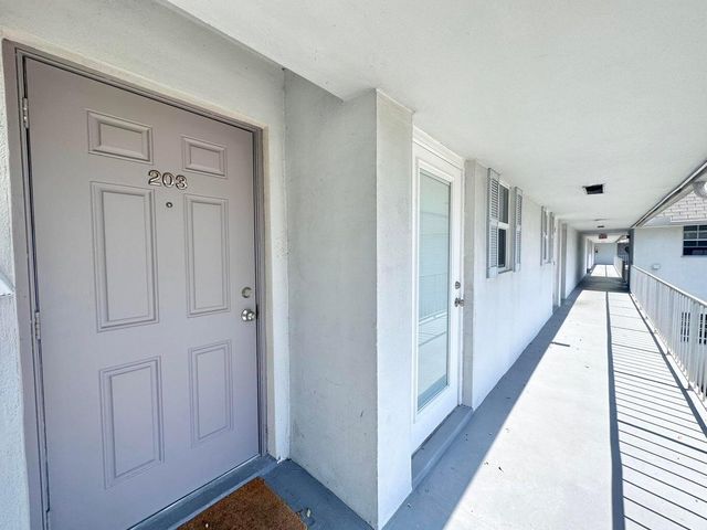 10193 N Military Drive 203, Palm Beach Gardens, FL 33410