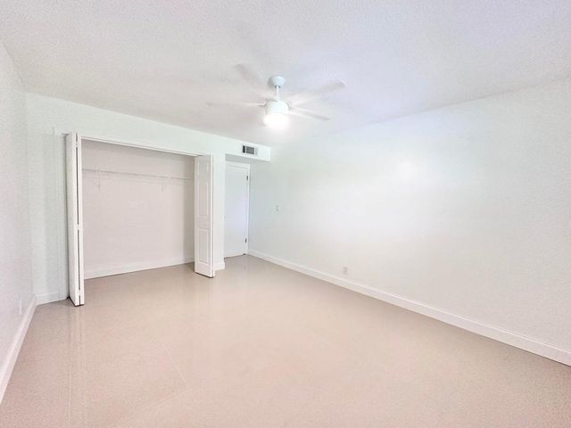 10193 N Military Drive 203, Palm Beach Gardens, FL 33410