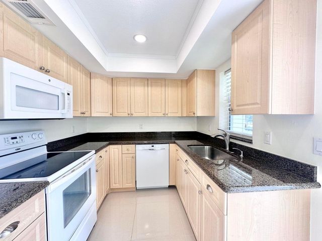 10193 N Military Drive 203, Palm Beach Gardens, FL 33410