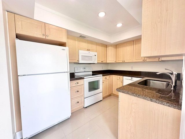 10193 N Military Drive 203, Palm Beach Gardens, FL 33410