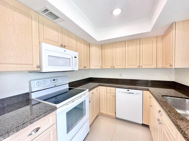 10193 N Military Drive 203, Palm Beach Gardens, FL 33410