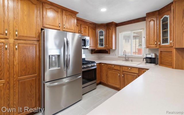33112 Lynx Street, Westland, MI 48185