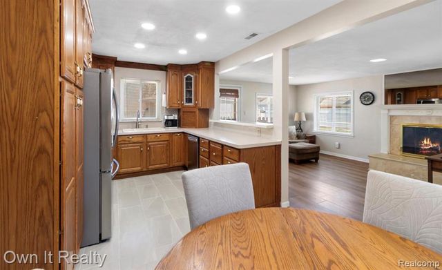 33112 Lynx Street, Westland, MI 48185