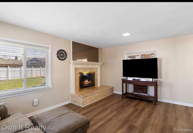 33112 Lynx Street, Westland, MI 48185