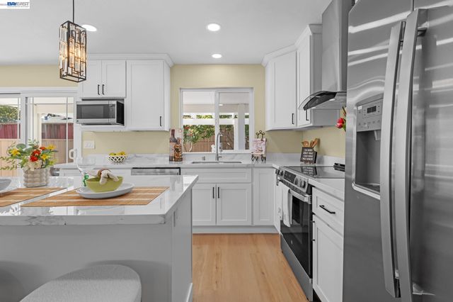 24839 Townsend Ave, Hayward, CA 94544