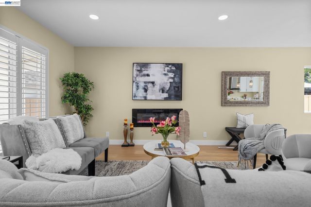 24839 Townsend Ave, Hayward, CA 94544