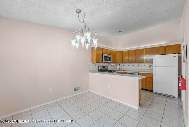 237 Wycoff Way W, East Brunswick, NJ 08816