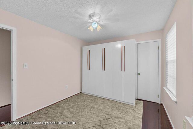 237 Wycoff Way W, East Brunswick, NJ 08816