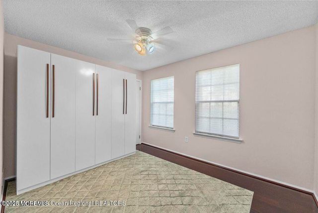 237 Wycoff Way W, East Brunswick, NJ 08816