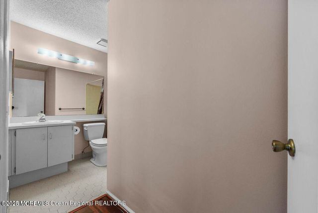 237 Wycoff Way W, East Brunswick, NJ 08816