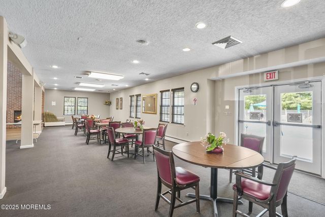 237 Wycoff Way W, East Brunswick, NJ 08816