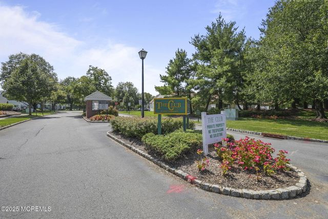 237 Wycoff Way W, East Brunswick, NJ 08816