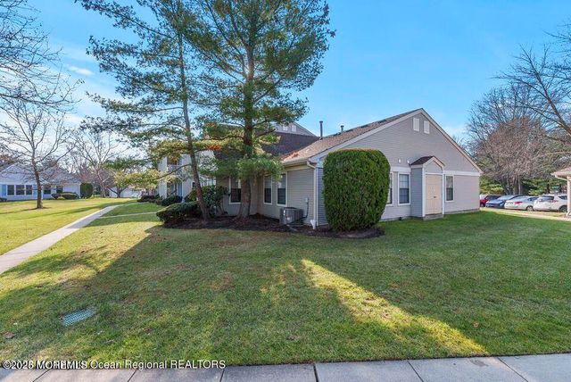 237 Wycoff Way W, East Brunswick, NJ 08816